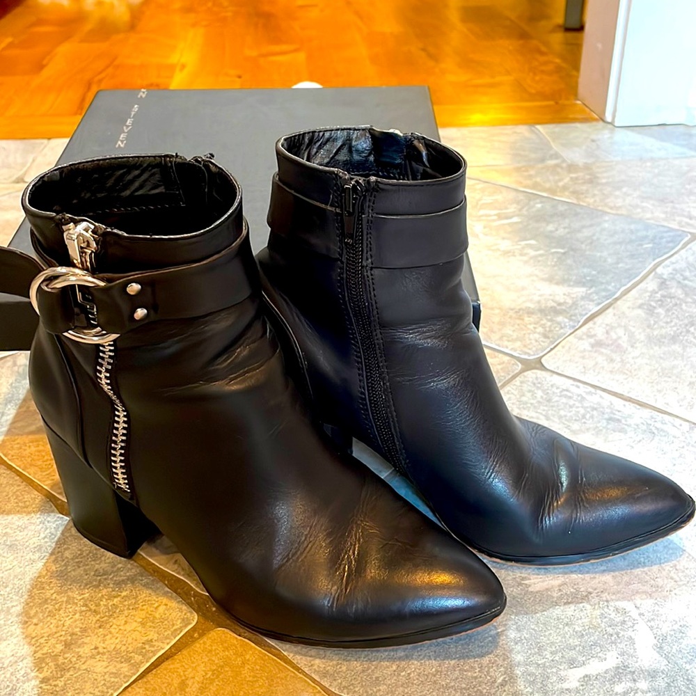 Steven Madden Black boots